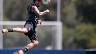 Fabricio Bustos vuelve a la titularidad en Independiente. 