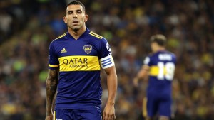 Tevez cumple años y trabaja en un clima raro en Boca