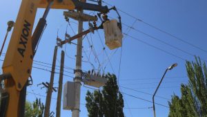 Dos cortes programados y varias horas sin luz en algunos barrios de Roca