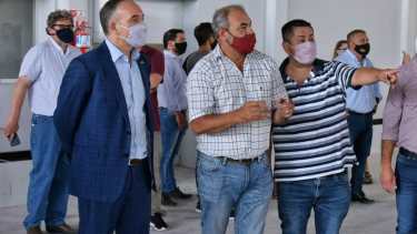 Doñate en la Universidad, con el vicerector Anselmo Torres y el concejal viedmense Luciano Ruiz. Foto: Gentileza