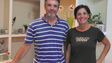 Los pedidos de ramos son los que más ingresan a la florería, sobre todo como motivo de obsequio para celebraciones o fechas especiales, algo que hoy todavía se mantiene.