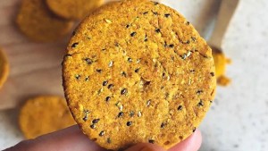 Crackers de mostaza y limón, tan livianas como crocantes