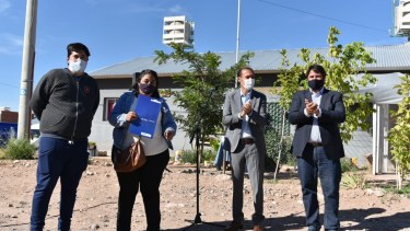 El gobernador Omar Gutiérrez y el intendente Mariano Gaido inauguraron ampliación de la red de gas (gentileza)