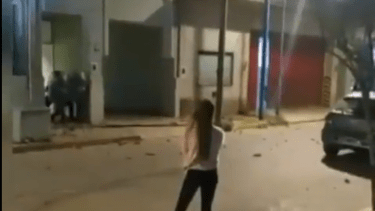 La policía disparó con balas de goma a los manifestantes.