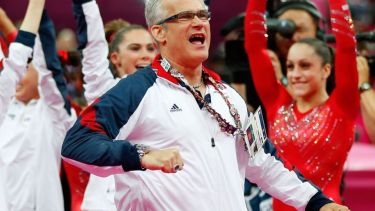 John Geddert había acordado entregarse a las autoridades este jueves antes de ser acusado formalmente, pero nunca se presentó. 