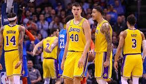 Los Lakers ganaron después de dos suplementarios