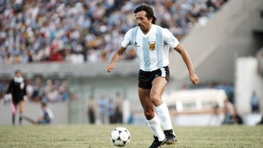 Excompañeros, dirigentes y clubes en los que brilló como futbolista expresaron su tristeza.