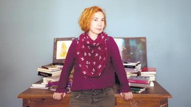 En este texto recién editado por el Fondo de Cultura Económica, la escritora deja ver las marcas de su identidad sin que se confundan con las de su biografía.