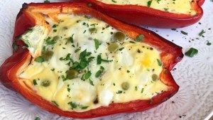 Morrones rellenos de omelette