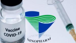 Empezarán a vacunar a los docentes con las dosis traídas de China