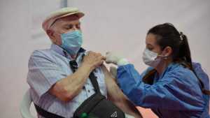 Neuquén reanudó la vacunación a adultos mayores, algunos de más de 100 años