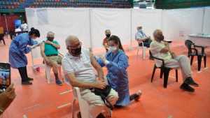 Neuquén ya tiene los primeros adultos mayores vacunados contra el coronavirus