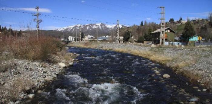 El bajo caudal del río Ñireco afecta a los barrios de Bariloche en la provisión de agua potable. Foto: archivo