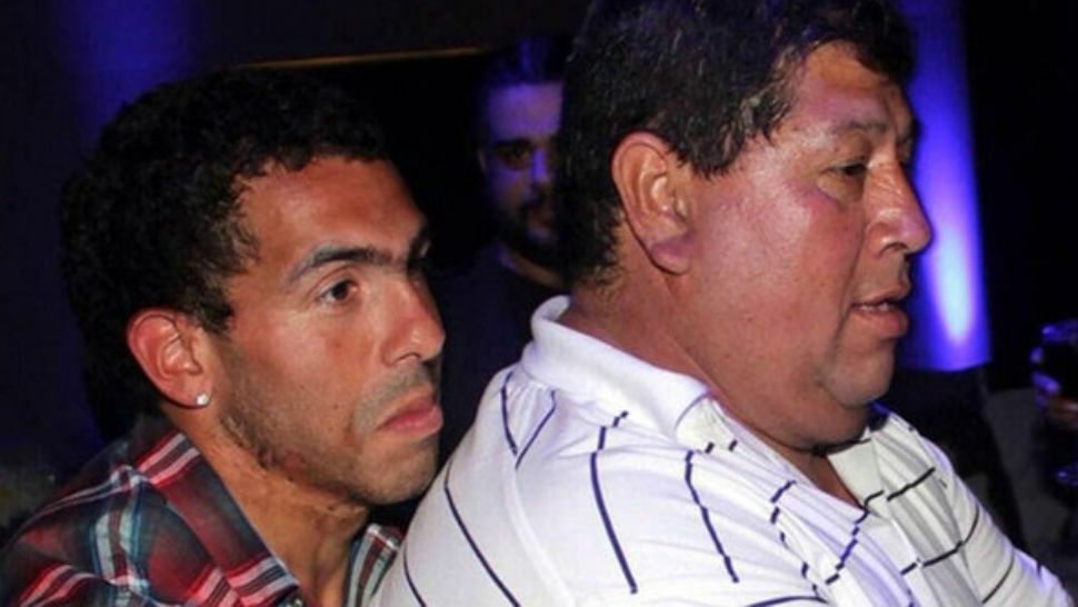 Carlos Tevez y su padre, una de las fotos juntos más divulgadas. 