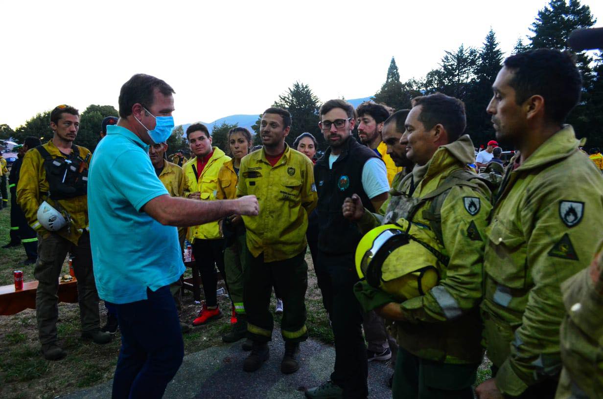 Brigadistas de todo el país intervinieron en el incendio forestal que se desató en Cuesta del Ternero. Foto: gentileza