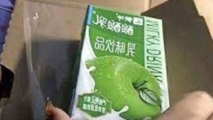 Compró un iPhone 12 y le llegó… un yogur de manzana