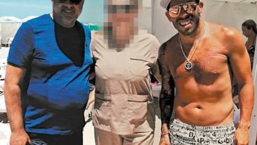 Angelici con Tevez en las playas de Mar del Plata. La foto hizo ruido. 