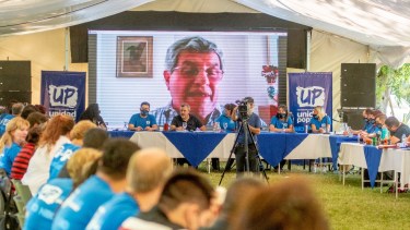 El Plenario provincial de Unidad Popular, encabezado por Aguiar, tuvo un cierre de Víctor de Gennaro. Foto: Gentileza