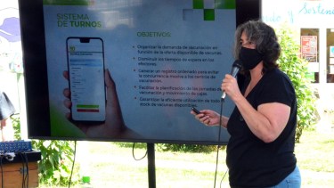 El martes, la secretaria Gonnet explicó el funcionamiento de la APP para anotarse. Foto: M.Ochoa.