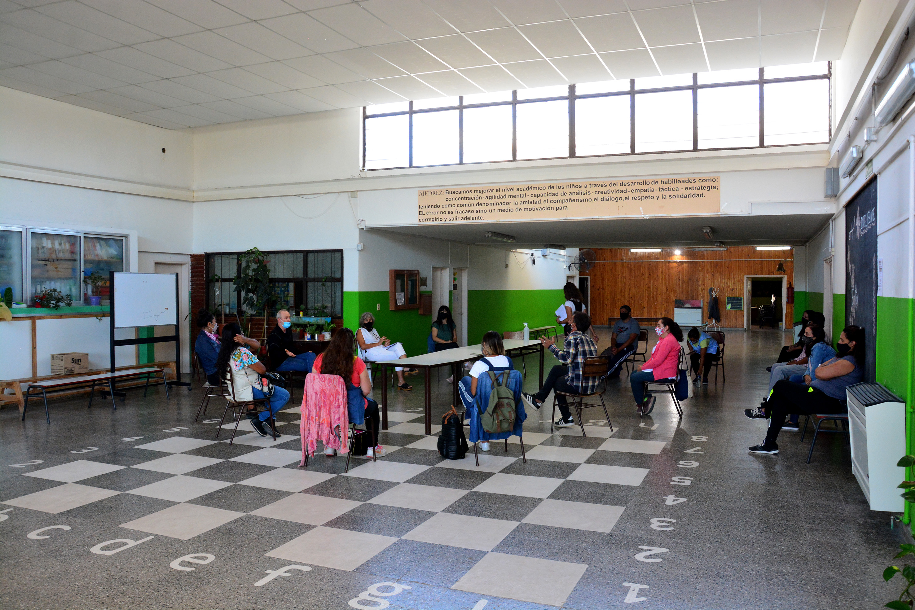 Los docentes volvieron a las escuelas en la mayoría de los establecimientos de la capital provincial. Foto: Marcelo Ochoa.