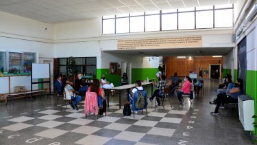 Los docentes volvieron a las escuelas en la mayoría de los establecimientos de la capital provincial. Foto: Marcelo Ochoa.