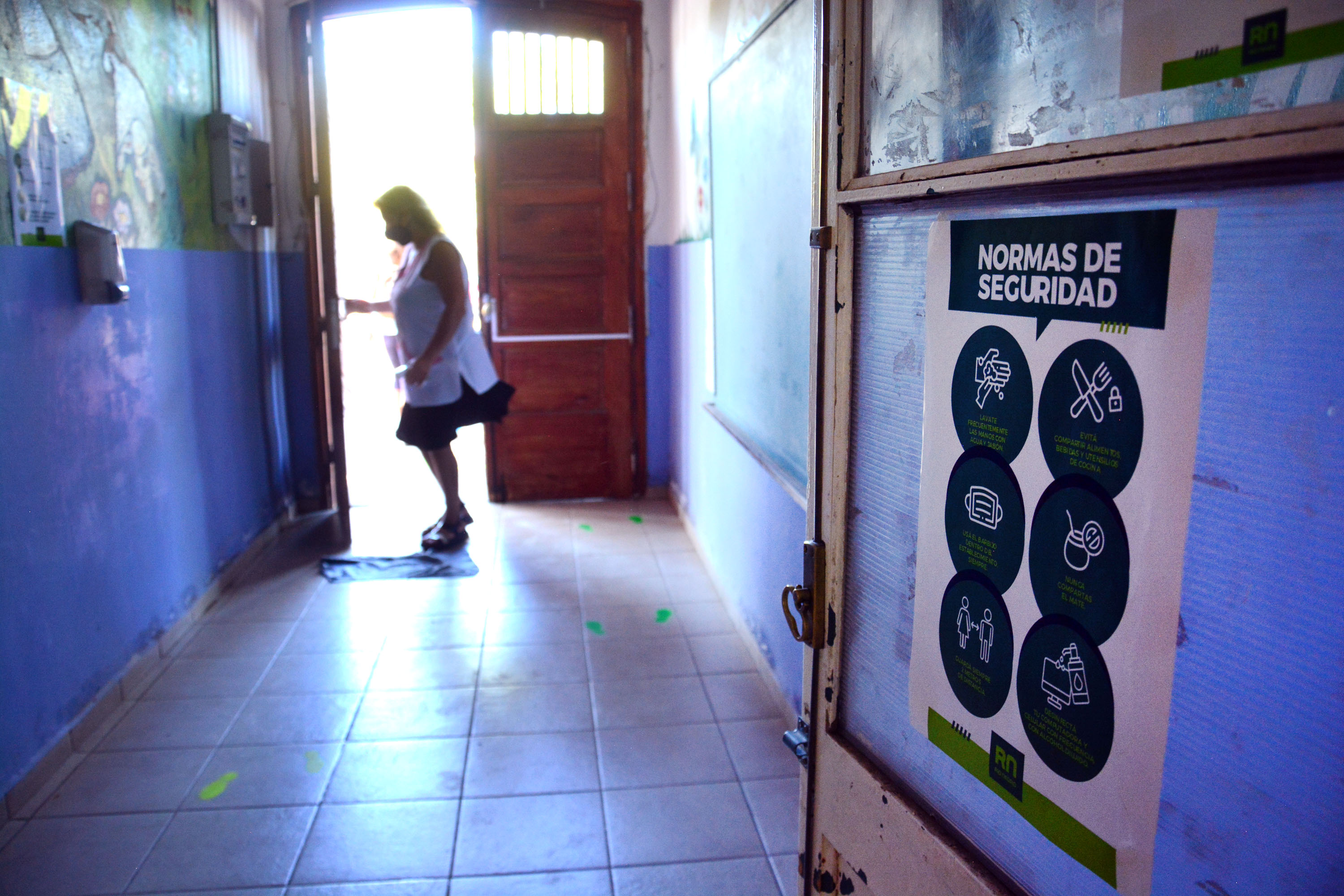 La escuela primaria N° 1 de Viedma, una de las que ya esta preparada para recibir a sus alumnos con todos los protocolos de prevención contra el covid-19. (Foto: Marcelo Ochoa)