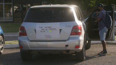Carteles con leyendas de Juntos por el Cambio. Foto: Pablo Leguizamon