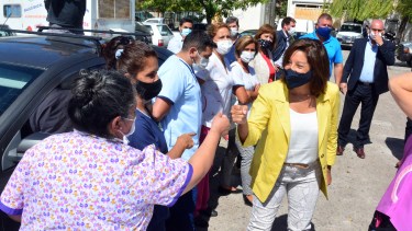 Carreras fue al hospital Zatti y no pudo evitar el reclamo de los trabajadores de la Salud. Foto: Marcelo Ochoa.