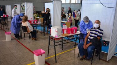 En la capital provincial el municipio coordina el trabajo en el gimnasio Fioravanti Ruggeri. Foto: Marcelo Ochoa.