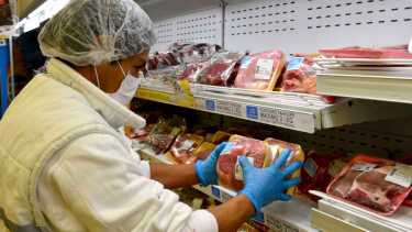 Viedma  - 03/02/2020
ya esta en las gondolas de los supermercados de viedma la carne a precios acordados con el gobierno nacional
Foto : Marcelo Ochoa