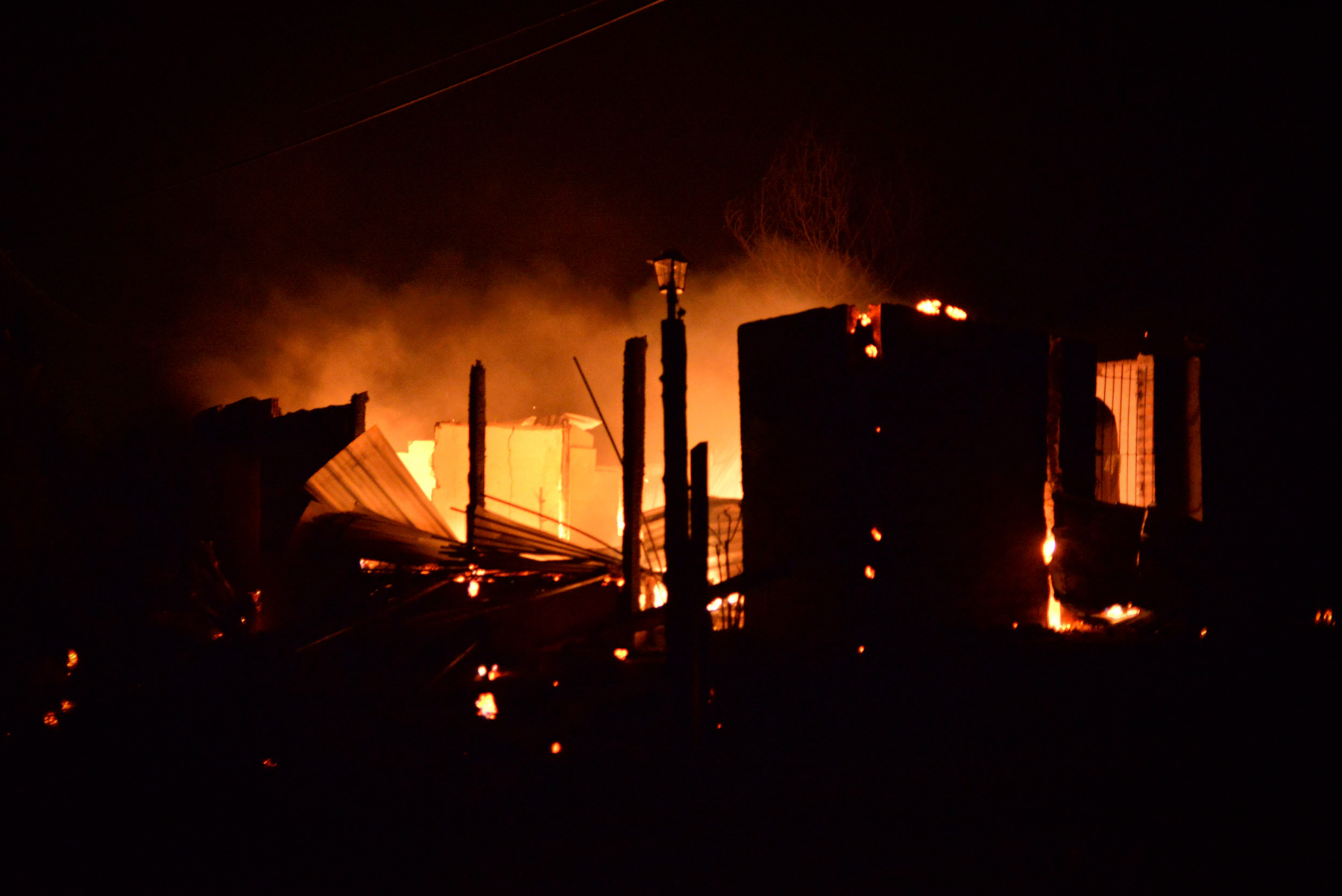 En apenas 6 horas, el fuego sitió las localidades de la Comarca Andina y causó una de las mayores tragedias en los años últimos. Foto: Archivo