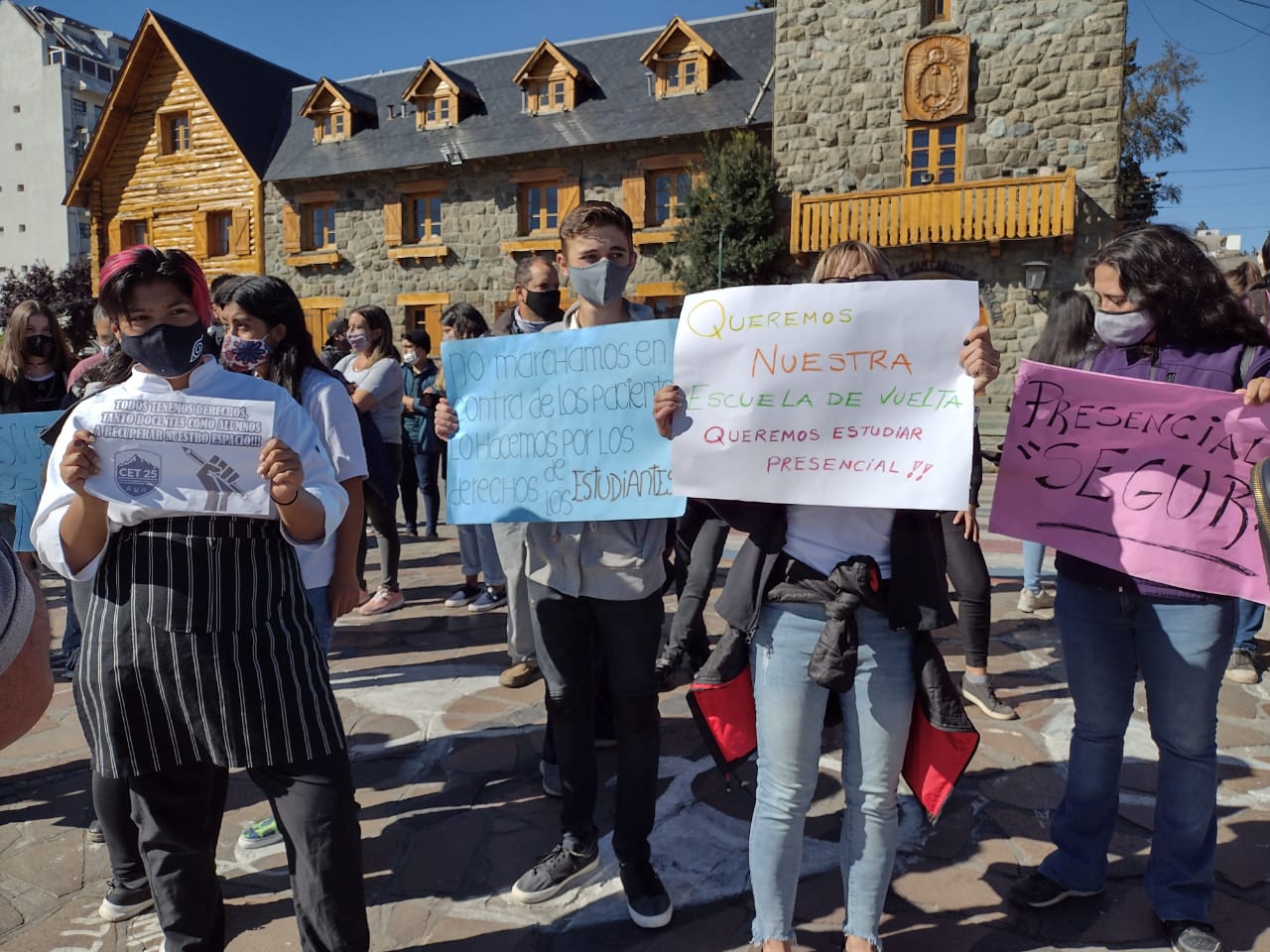 Estudiantes se manifestaron en el Centro Cívico. Foto: gentileza