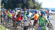 Imagen de Pedaleada por la Vida: los ciclistas coparon la avenida Bustillo y el Centro Cívico