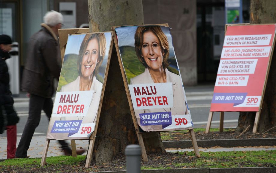 Los carteles electorales de Malu Dreyer, primer ministro del estado federal occidental de Renania-Palatinado y principal candidata del partido socialdemócrata SPD. Foto de ARMANDO BABANI / AFP.-