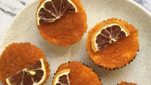Probá estas mini tortas de queso con mermelada de naranja y zanahoria