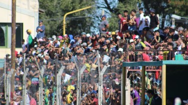 Las tribunas estuvieron repletas en el clásico zapalino. (Foto: Gentileza Daniel Signorile)