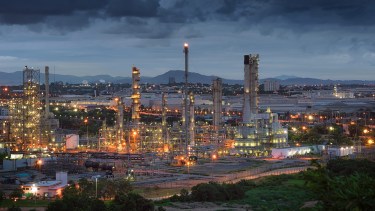 Los recortes de producción y la baja actividad obliga a utilizar reservas de petróleo para abastecer demandas. (Foto: gentileza)