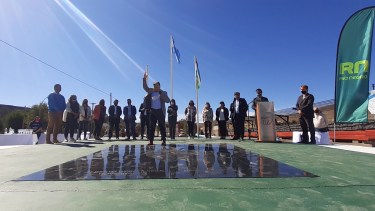 El intendente Raúl Hermosilla (JSRN) instó a los vecinos a "seguir soñando un Comallo mejor". Foto: José Mellado. 