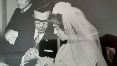 José y Antonia se casaron el 7 de marzo de 1964, en la iglesia Santa Catalina. Foto: gentileza La Nación.-