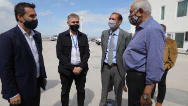 El gobernador Omar Gutiérrez les dedicó extensas palabras a los líderes de los gremios petroleros de la zona. (Foto: gentileza)