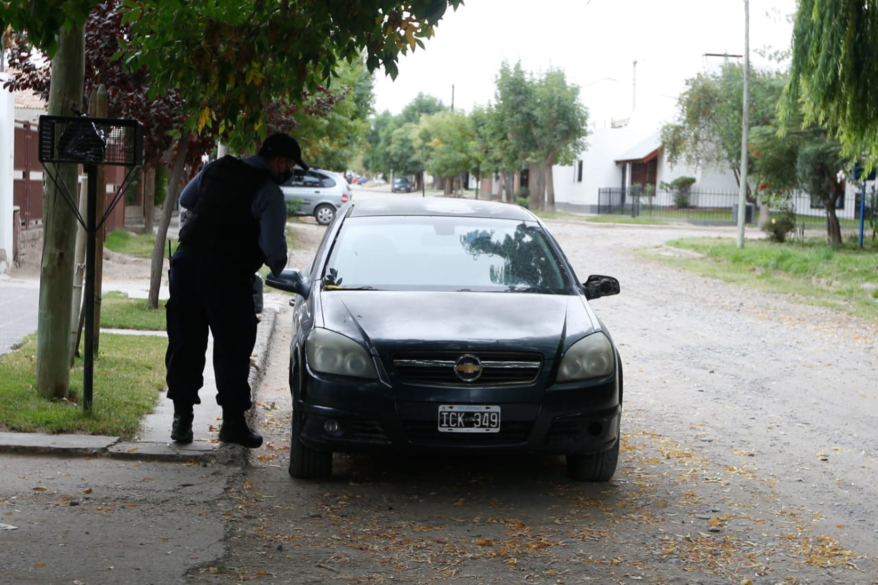 El auto de Videla fue hallado a metros de la casa donde vivía el empleado judicial desaparecido. (Foto Juan Thomes)