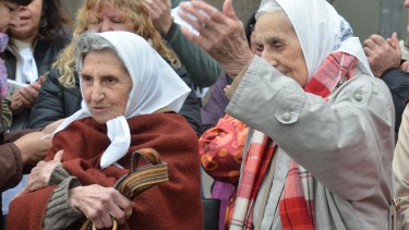 Mayo de 2.019 las Madres de Neuquén y Alto Valle, Lolín e Inés (foto archivo Yamil Regules) 
