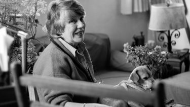 "Los personajes de la novela negra sufren, viven y sienten lo que los rodea. Son víctimas del sistema. Escribí ocho novelas negras y en todo ese tema está presente", sostiene Alicia Plante.