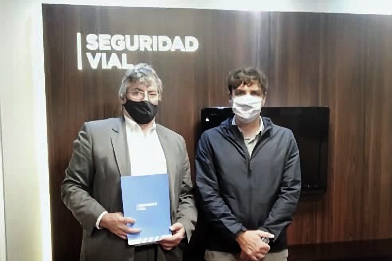 Pacenti firmó el convenio con la titular de la Agencia Nacional de Seguridad. (Foto Néstor Salas)