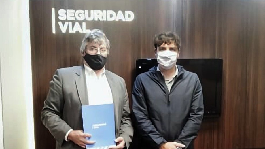 Pacenti firmó el convenio con la titular de la Agencia Nacional de Seguridad. (Foto Néstor Salas)