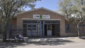 COVID-19: por caso positivo suspenden clases presenciales en la ESRN de Jacobacci