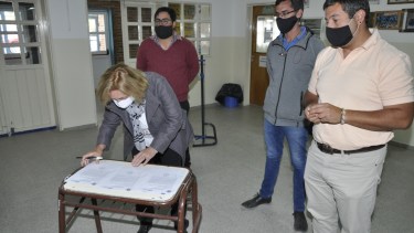 Hace unos días el municipio de Jacobacci entregó formalmente las obras terminadas a autoridades de Educación.  Foto: José Mellado.