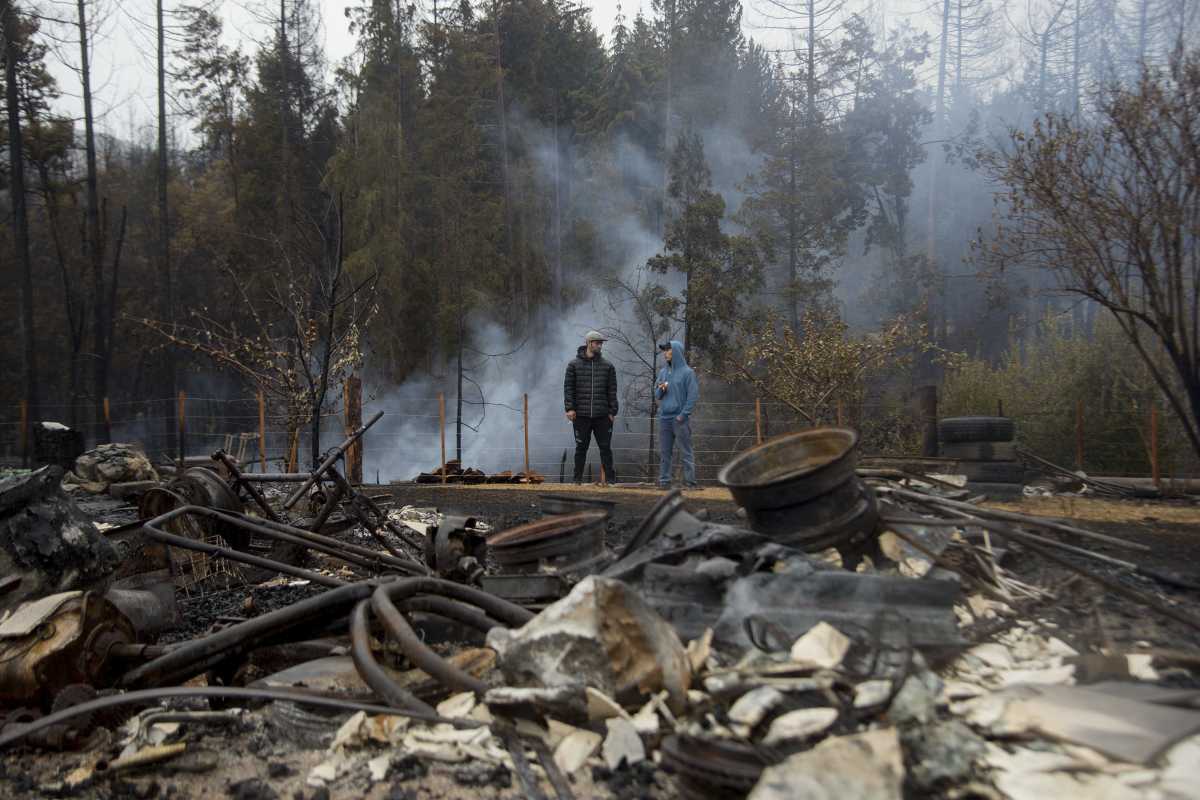 Los incendios forestales hicieron estragos en El Hoyo y destruyeron 500 casas. Foto: Archivo/ Marcelo Martínez