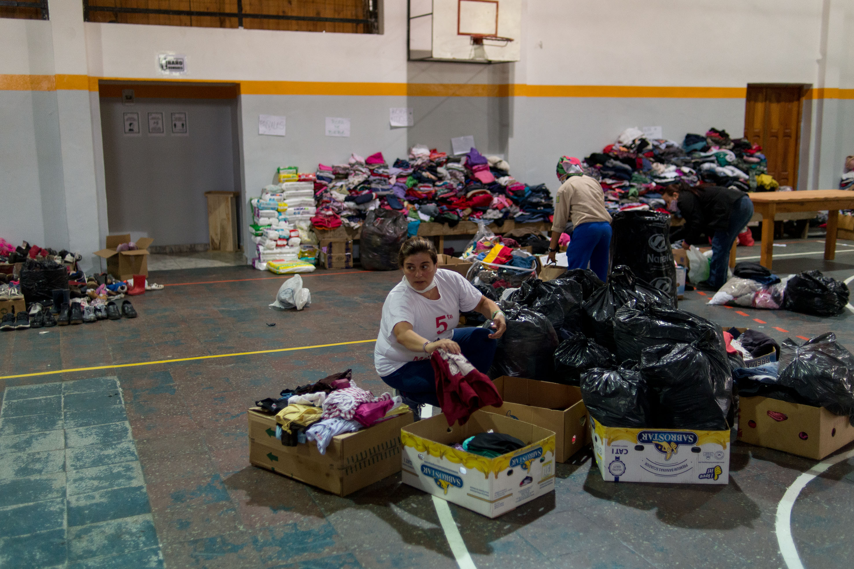 Múltiples colectas para ayudar a los damnificados por el incendio. Foto: Marcelo Martinez