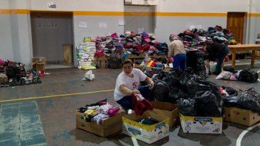 Múltiples colectas para ayudar a los damnificados por el incendio. Foto: Marcelo Martinez